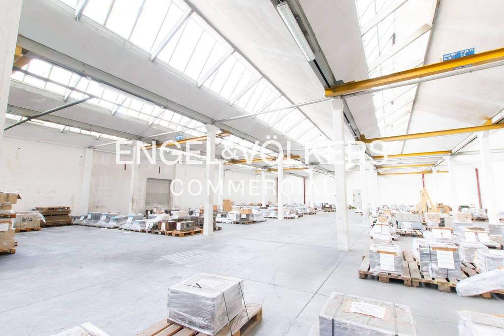 locale commerciale in vendita a Besana in Brianza