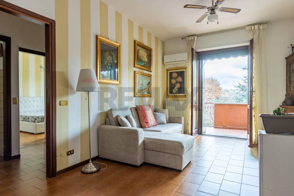 appartamento in vendita a Besana in Brianza in zona Montesiro