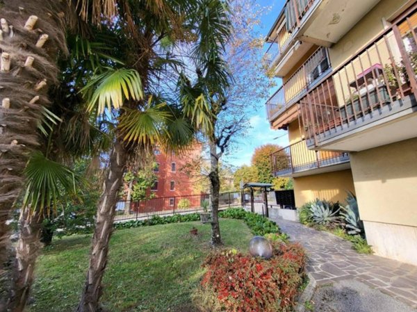 appartamento in vendita a Besana in Brianza in zona Montesiro