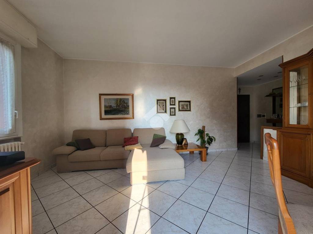 appartamento in vendita a Besana in Brianza in zona Villa Raverio