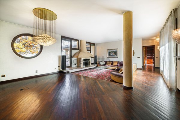 casa indipendente in vendita a Besana in Brianza in zona Villa Raverio