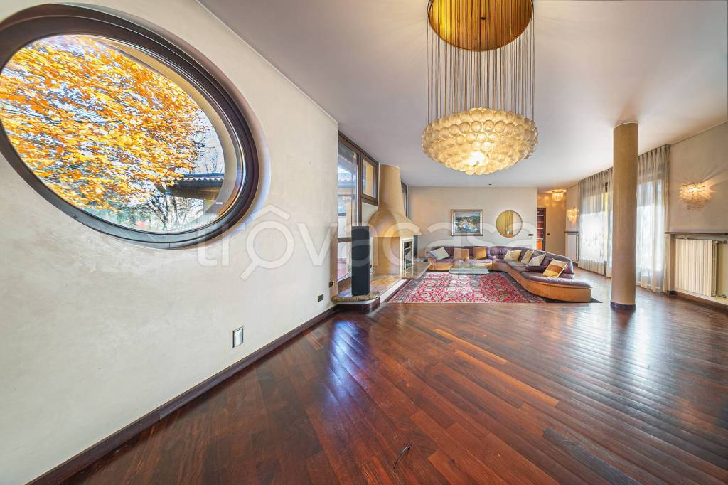 appartamento in vendita a Besana in Brianza in zona Villa Raverio