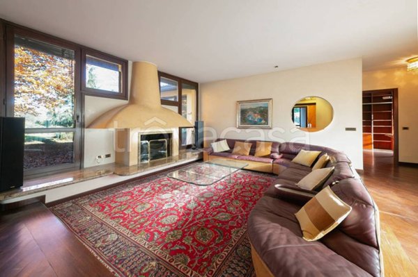 appartamento in vendita a Besana in Brianza in zona Villa Raverio