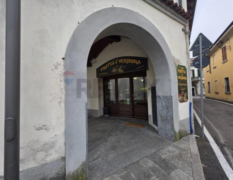 casa indipendente in vendita a Besana in Brianza in zona Villa Raverio