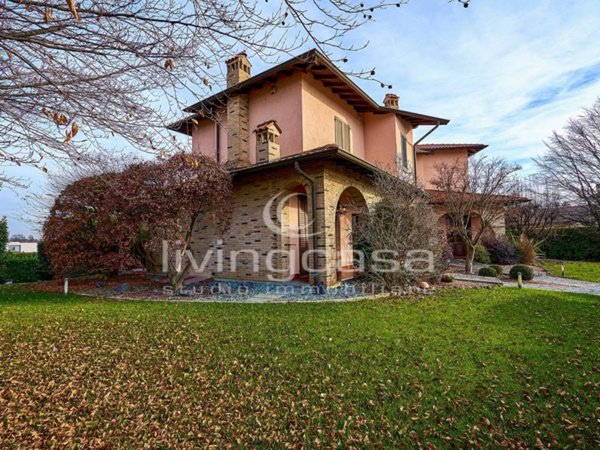 casa indipendente in vendita a Besana in Brianza