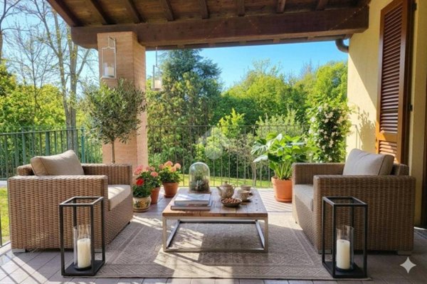 casa indipendente in vendita a Besana in Brianza in zona Villa Raverio