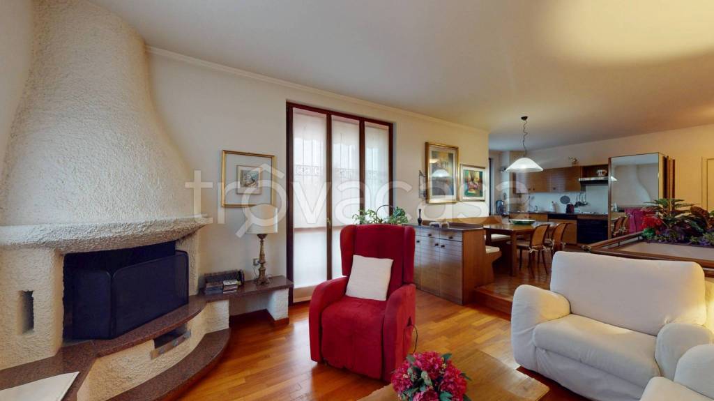 appartamento in vendita a Besana in Brianza