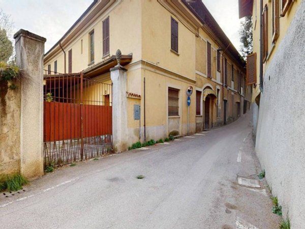 appartamento in vendita a Besana in Brianza in zona Calò
