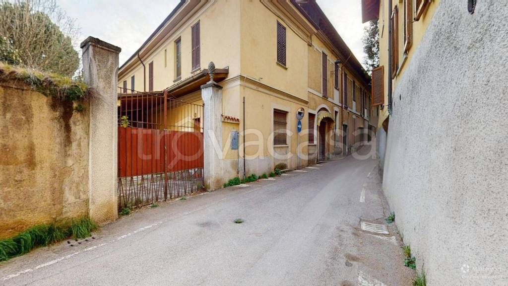 appartamento in vendita a Besana in Brianza in zona Calò