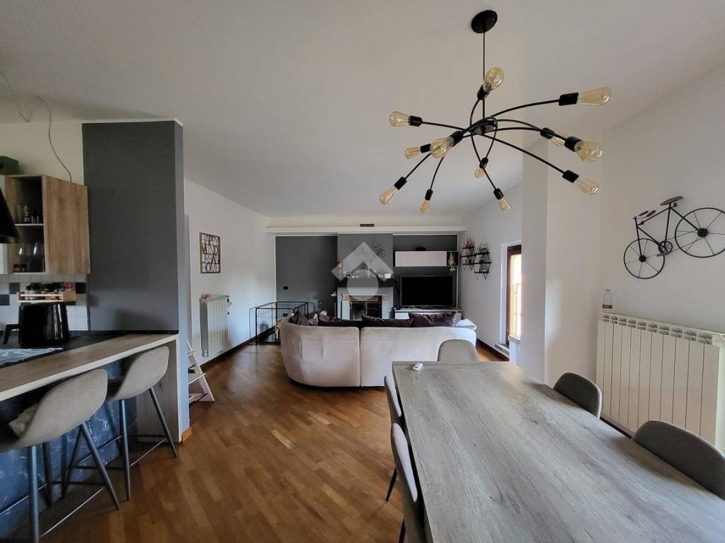 appartamento in vendita a Besana in Brianza in zona Calò