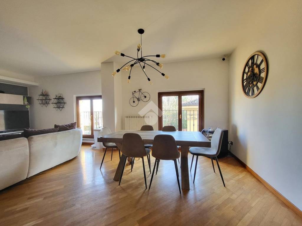 appartamento in vendita a Besana in Brianza in zona Calò