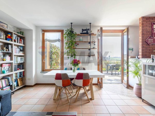 appartamento in vendita a Besana in Brianza in zona Montesiro