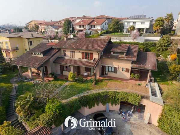 casa indipendente in vendita a Besana in Brianza