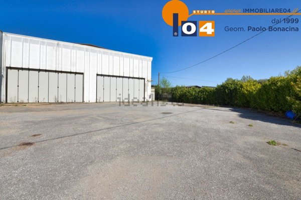 capannone in vendita a Besana in Brianza