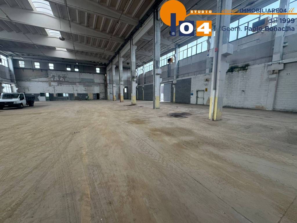 capannone in vendita a Besana in Brianza