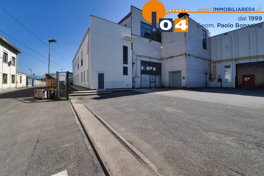 locale commerciale in vendita a Besana in Brianza