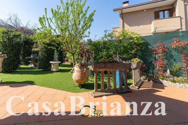 casa indipendente in vendita a Besana in Brianza in zona Calò