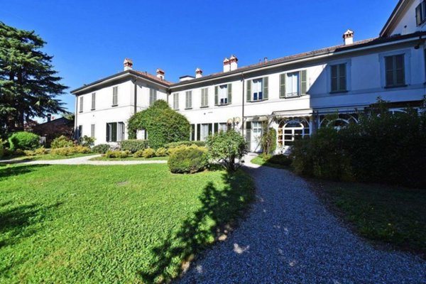 casa indipendente in vendita a Besana in Brianza in zona Villa Raverio