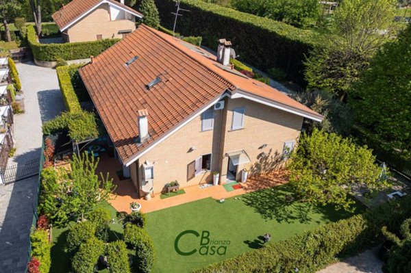 casa indipendente in vendita a Besana in Brianza in zona Calò