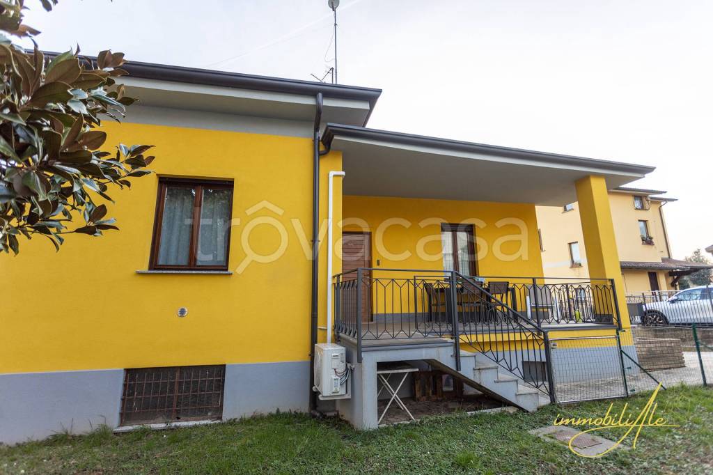 casa indipendente in vendita a Besana in Brianza