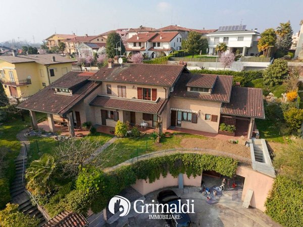 casa indipendente in vendita a Besana in Brianza