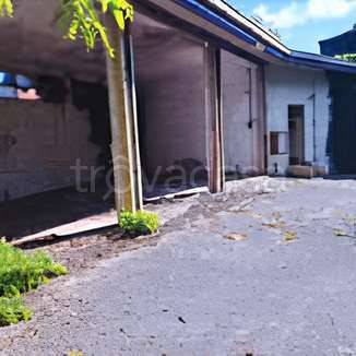 locale commerciale in vendita a Besana in Brianza