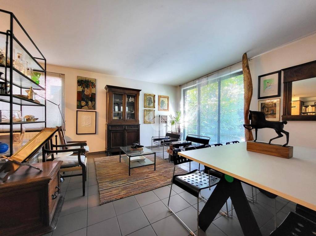 casa indipendente in vendita a Besana in Brianza in zona Montesiro