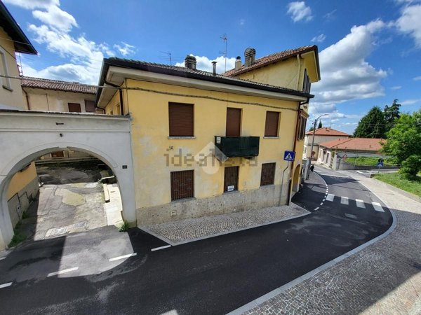 appartamento in vendita a Besana in Brianza in zona Montesiro