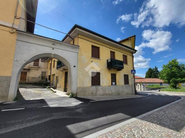 appartamento in vendita a Besana in Brianza in zona Montesiro