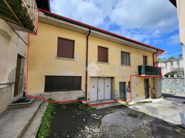 appartamento in vendita a Besana in Brianza in zona Montesiro