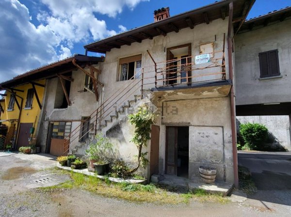 appartamento in vendita a Besana in Brianza in zona Montesiro
