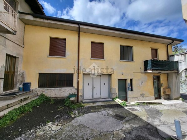 appartamento in vendita a Besana in Brianza in zona Montesiro
