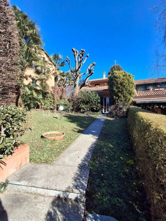 casa indipendente in vendita a Besana in Brianza