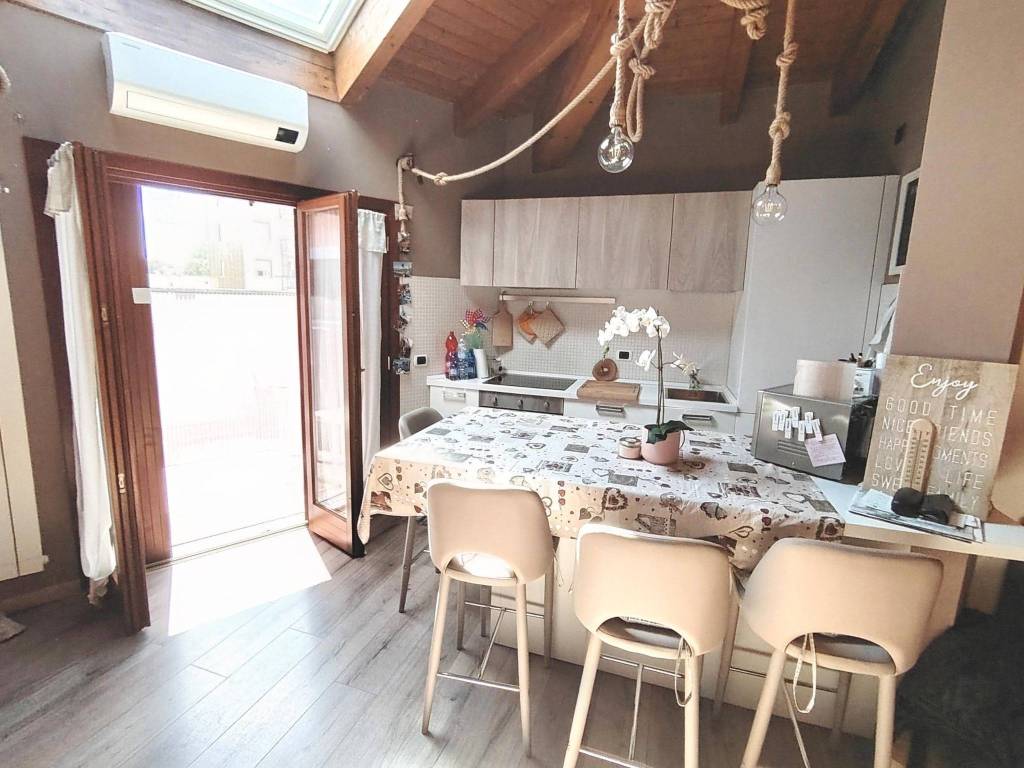 appartamento in vendita a Besana in Brianza