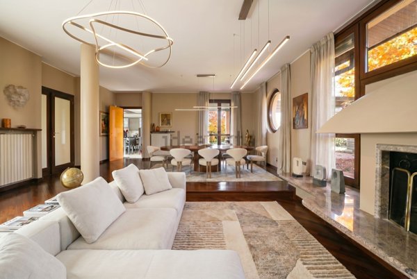 casa indipendente in vendita a Besana in Brianza in zona Villa Raverio