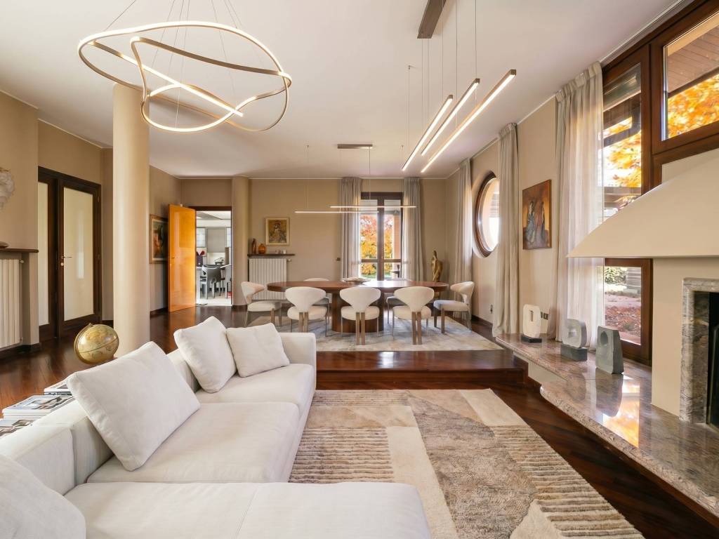 casa indipendente in vendita a Besana in Brianza in zona Villa Raverio
