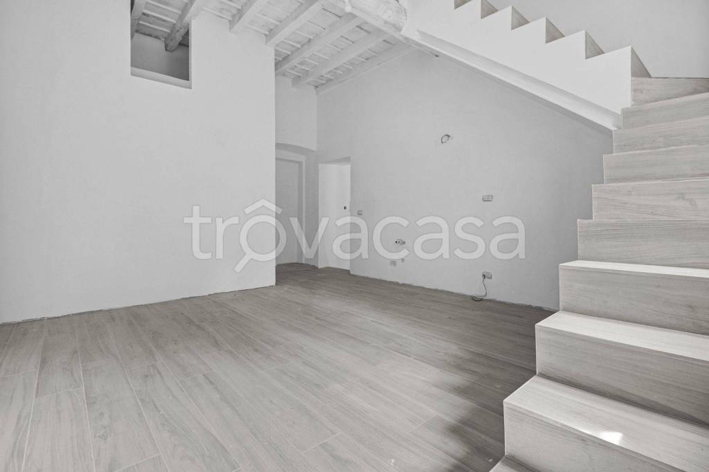 casa indipendente in vendita a Besana in Brianza in zona Villa Raverio