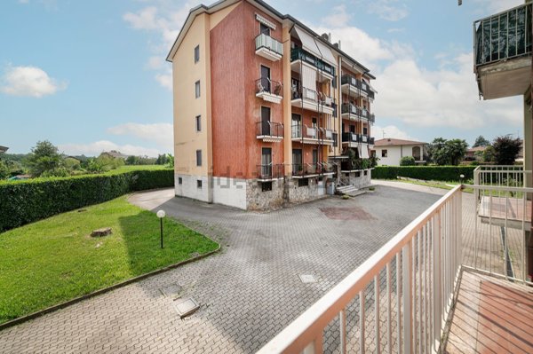 appartamento in vendita a Besana in Brianza in zona Montesiro