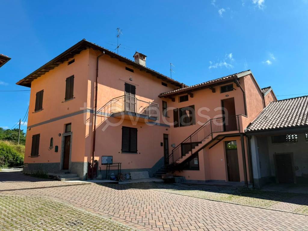 appartamento in vendita a Besana in Brianza in zona Villa Raverio