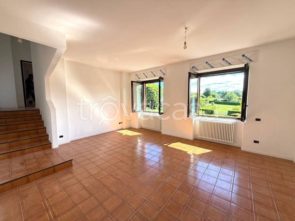 appartamento in vendita a Besana in Brianza in zona Villa Raverio