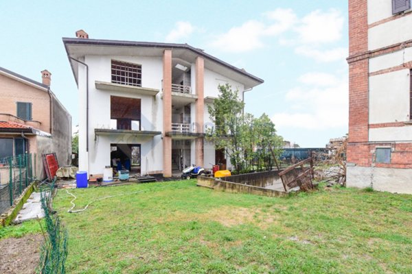 appartamento in vendita a Besana in Brianza in zona Villa Raverio