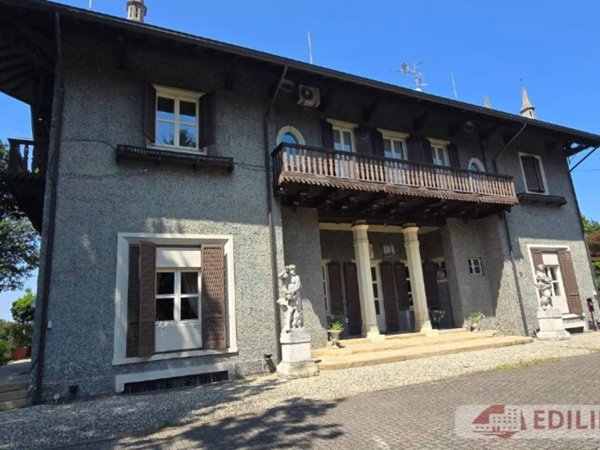 casa indipendente in vendita a Besana in Brianza in zona Montesiro