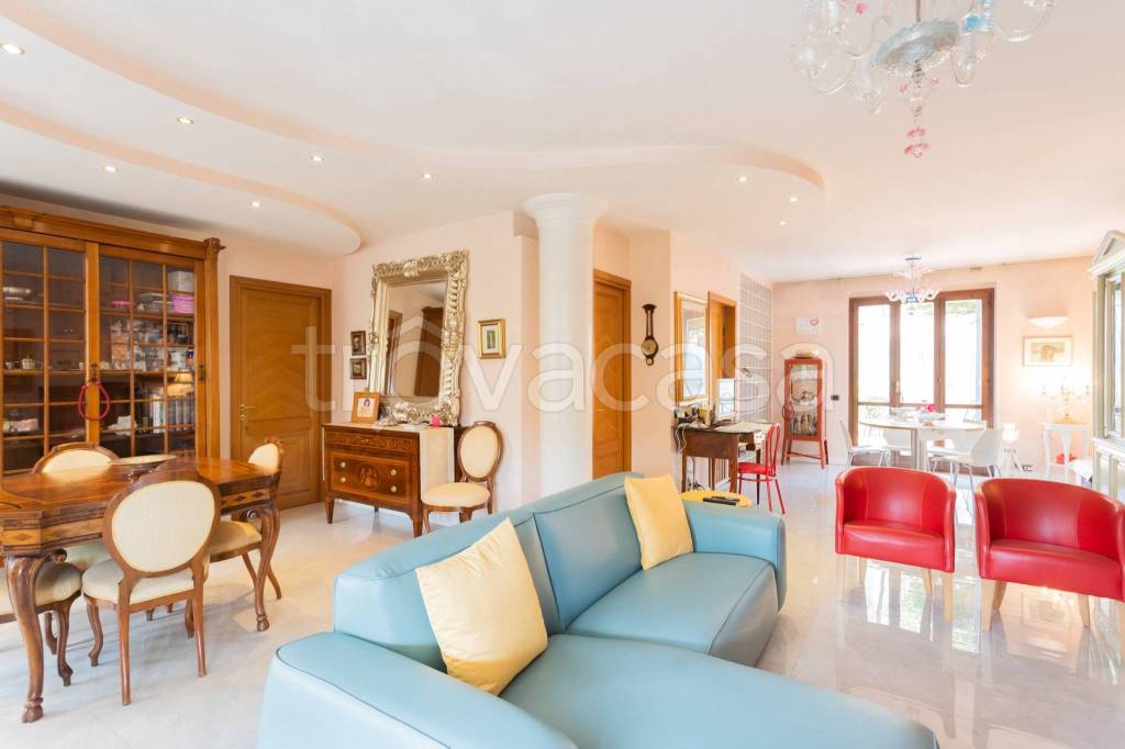 casa indipendente in vendita a Besana in Brianza in zona Calò