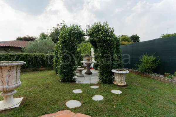 casa indipendente in vendita a Besana in Brianza in zona Calò