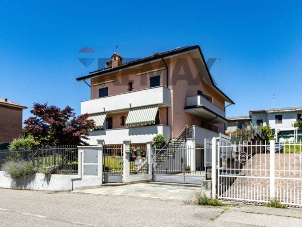 appartamento in vendita a Besana in Brianza in zona Montesiro