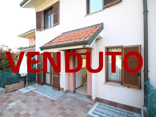 casa indipendente in vendita a Besana in Brianza in zona Villa Raverio