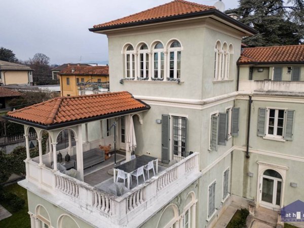 appartamento in vendita a Besana in Brianza in zona Villa Raverio