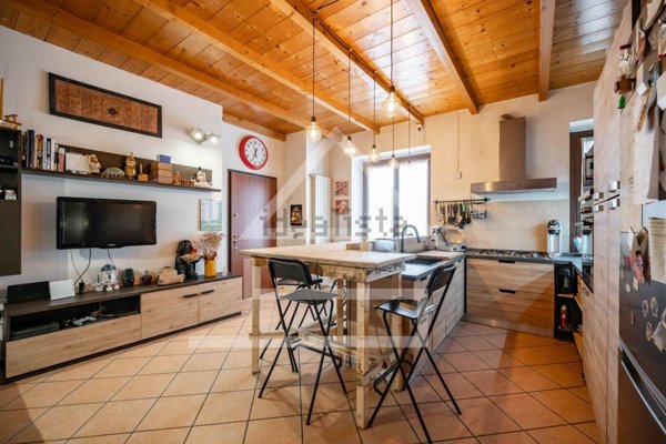 appartamento in vendita a Besana in Brianza