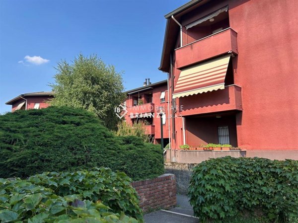 casa indipendente in vendita a Besana in Brianza in zona Villa Raverio
