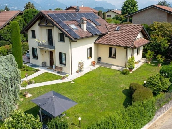 casa indipendente in vendita a Besana in Brianza